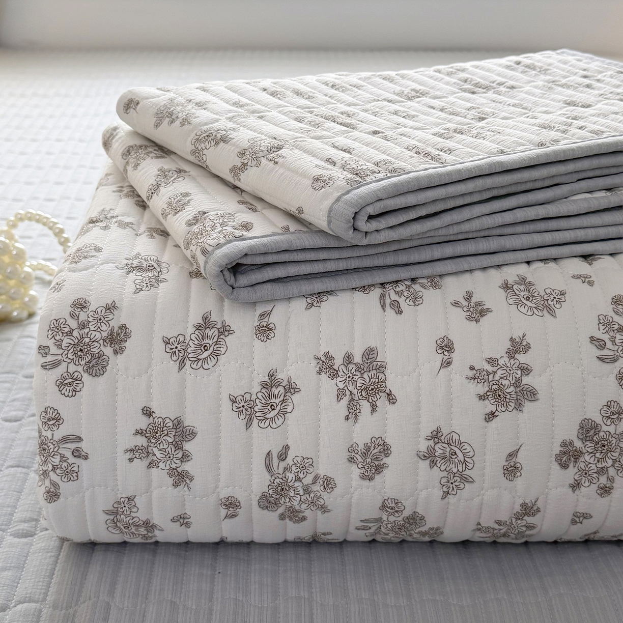 91家纺网 家纺一手货源 找家纺 悠米悠家 2026春夏新款木棉双层纱单床盖 床盖单件 晨间花园