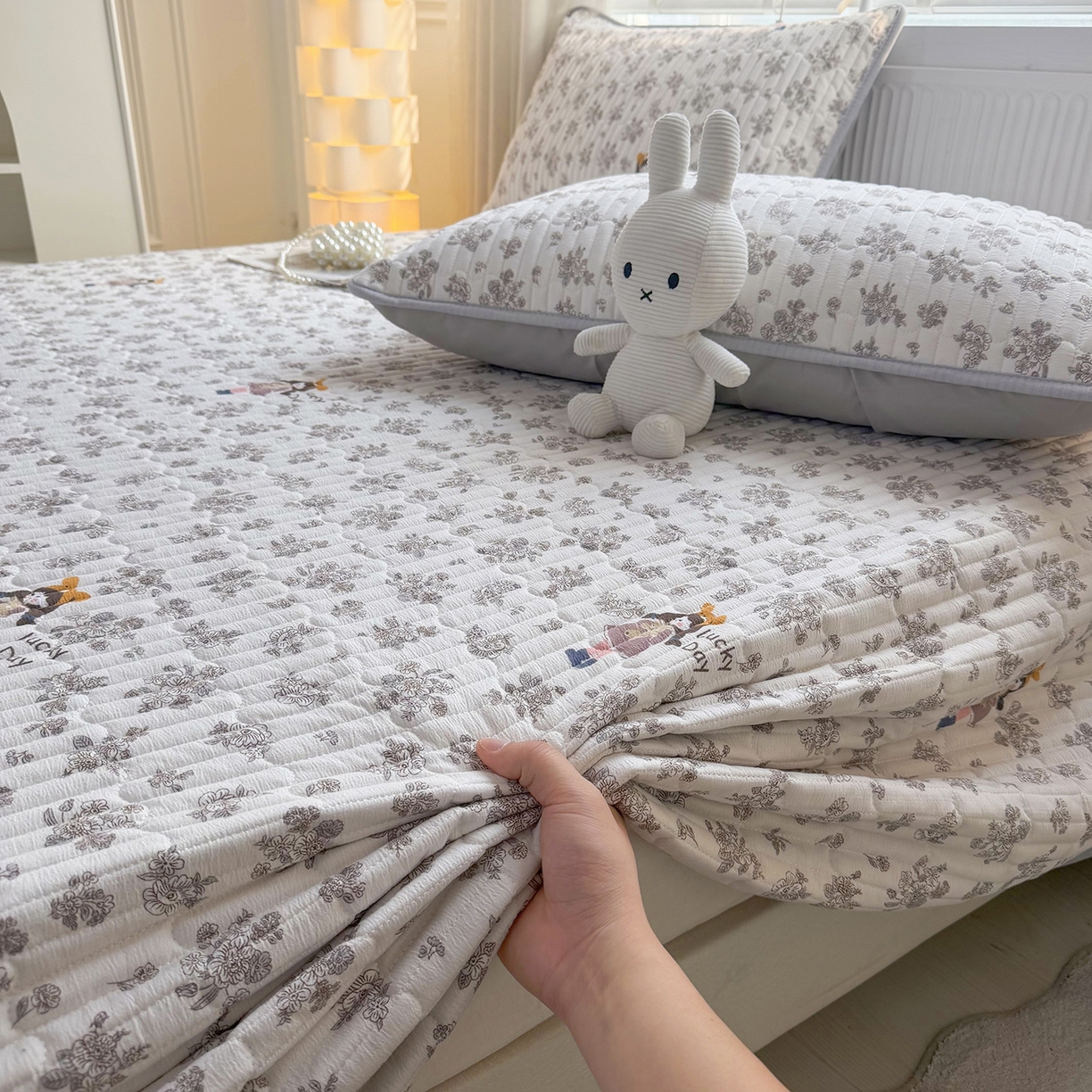 91家纺网 家纺一手货源 找家纺 悠米悠家 2026春夏新款木棉双层纱单床盖 床盖单件 晨间花园