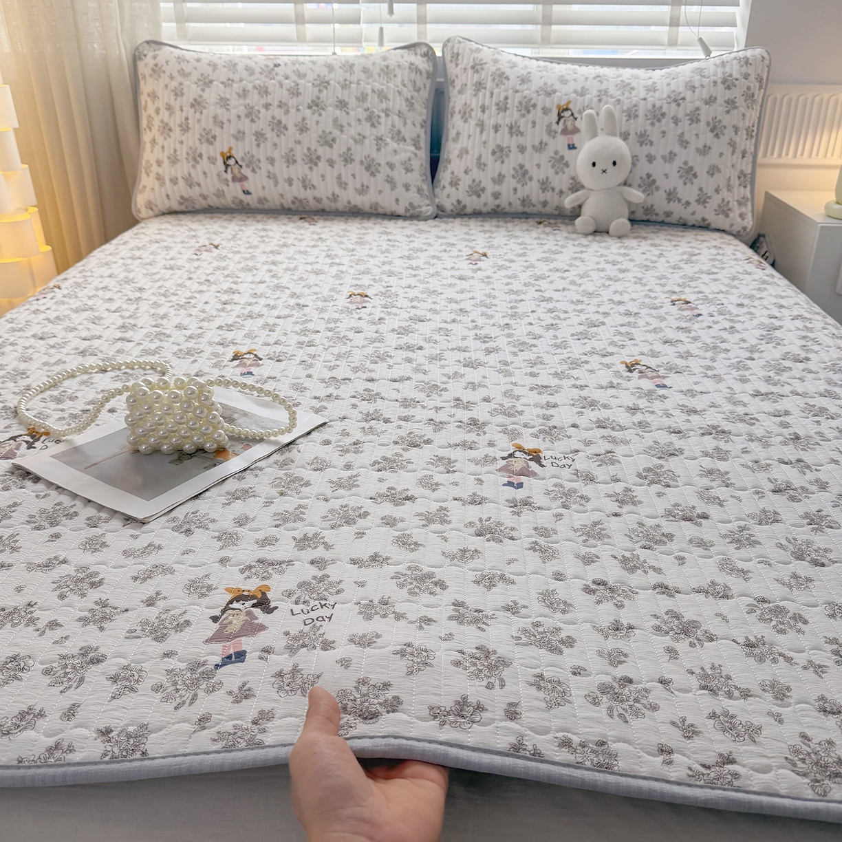 91家纺网 家纺一手货源 找家纺 悠米悠家 2026春夏新款木棉双层纱单床盖 床盖单件 晨间花园