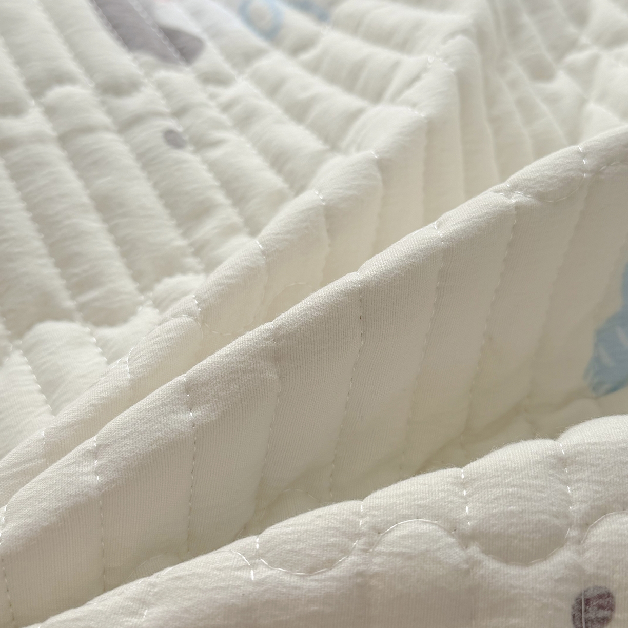 91家纺网 家纺一手货源 找家纺 悠米悠家 2026春夏新款木棉双层纱单床盖 床盖单件 萌趣派对