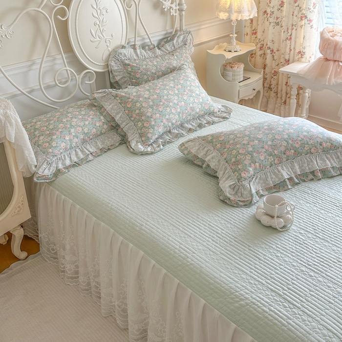 91家纺网 家纺一手货源 找家纺 瑞宝 2026新款全棉碎花AB夹棉床裙四件套系列 绿野