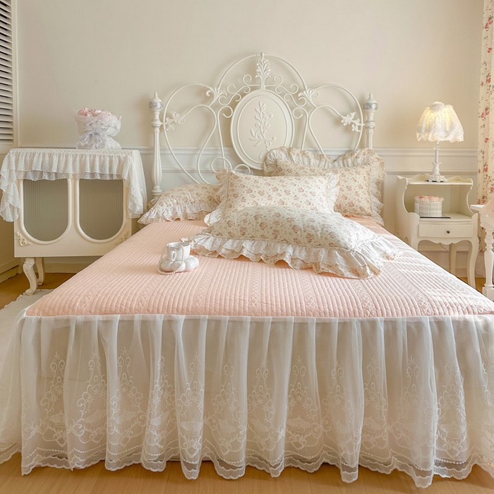 91家纺网 家纺一手货源 找家纺 瑞宝 2026新款全棉碎花AB夹棉床裙四件套系列 罗拉小姐