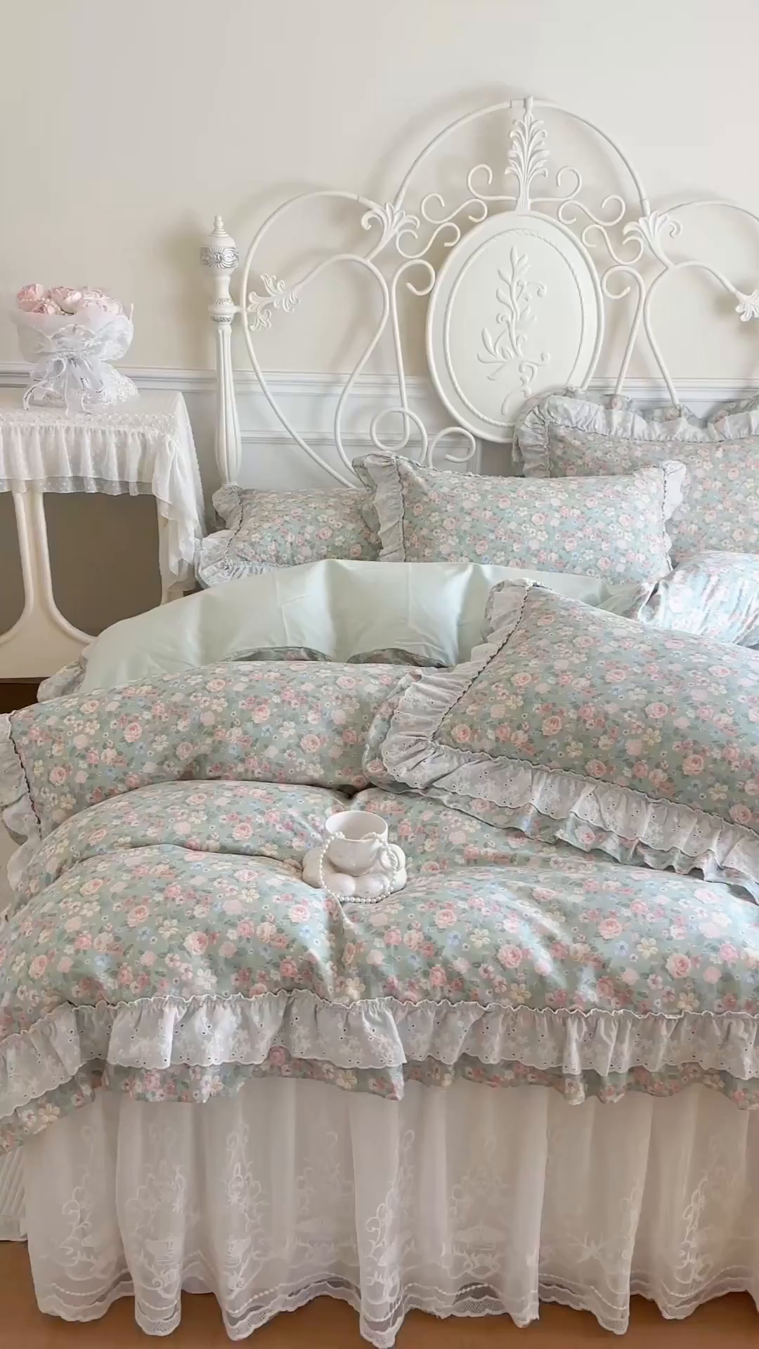 91家纺网 家纺一手货源 找家纺 瑞宝 2026新款全棉碎花AB夹棉床裙四件套系列 绿野