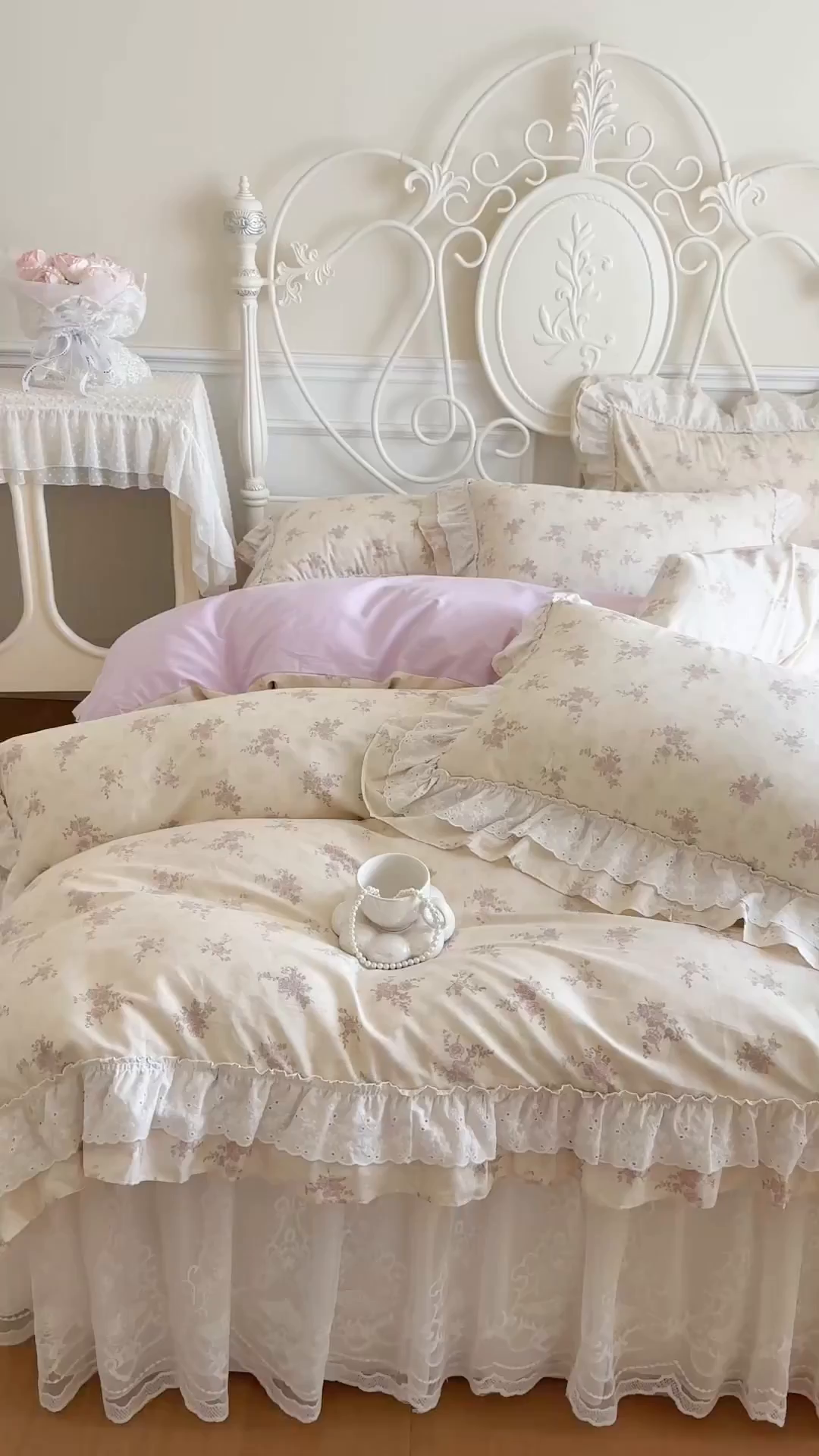 91家纺网 家纺一手货源 找家纺 瑞宝 2026新款全棉碎花AB夹棉床裙四件套系列 桃夭夭