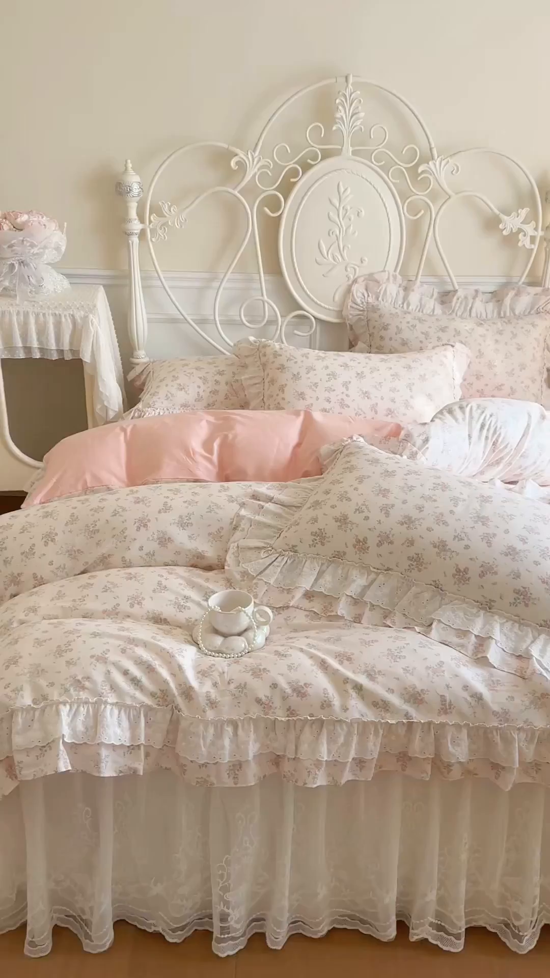 91家纺网 家纺一手货源 找家纺 瑞宝 2026新款全棉碎花AB夹棉床裙四件套系列 罗拉小姐