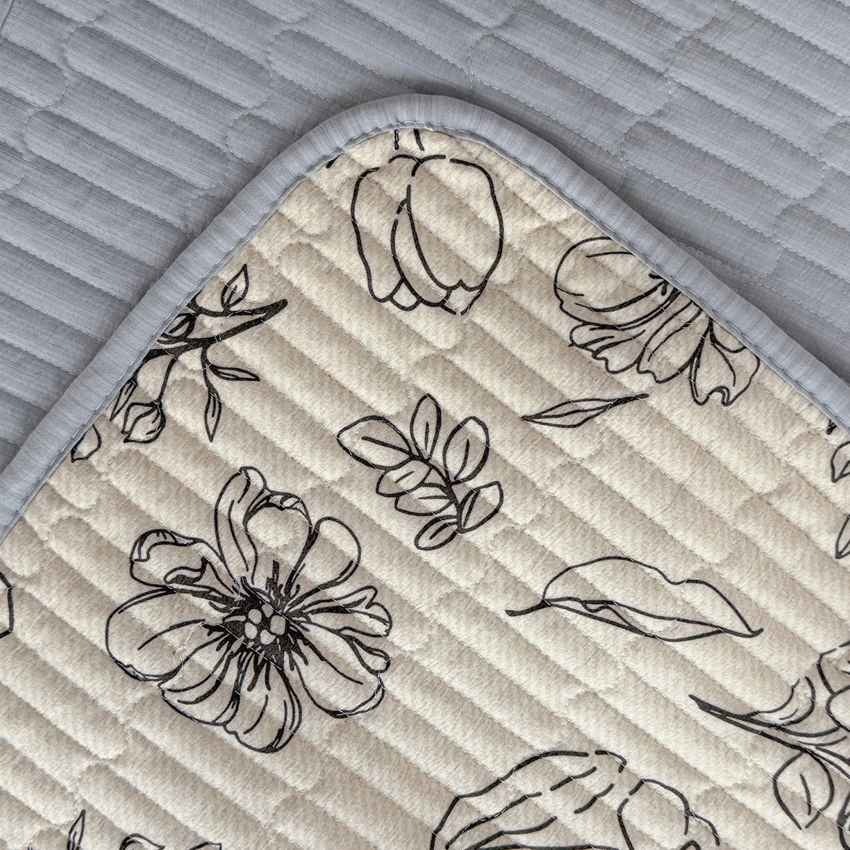 91家纺网 家纺一手货源 找家纺 悠米悠家 2026春夏新款木棉双层纱单床盖 床盖单件 墨色花卉