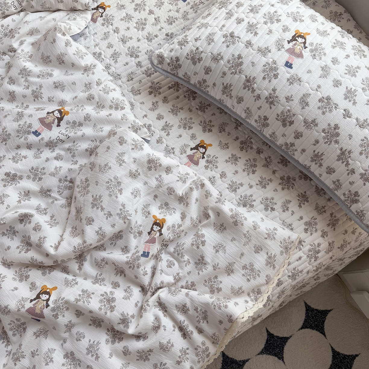 91家纺网 家纺一手货源 找家纺 悠米悠家 2026春夏新款木棉双层纱单夏被夏凉被空调被 晨间花园