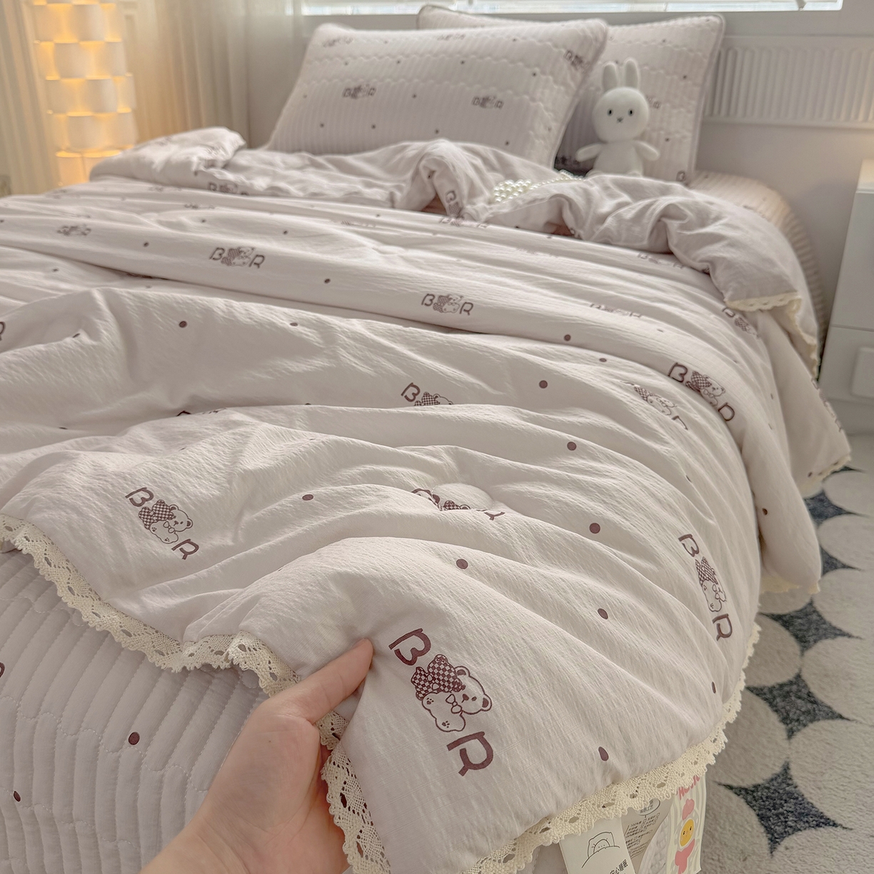 91家纺网 家纺一手货源 找家纺 悠米悠家 2026春夏新款木棉双层纱单夏被夏凉被空调被 奶咖小熊