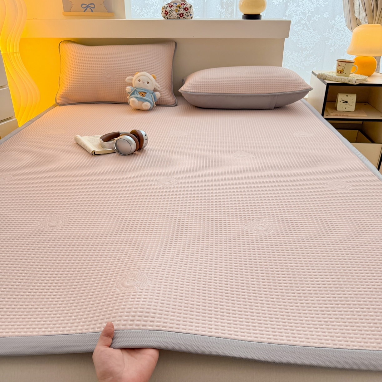 91家纺网 家纺一手货源 找家纺 （总）欧邦 2026新款华夫格小熊系列凉感冰豆豆凉席款