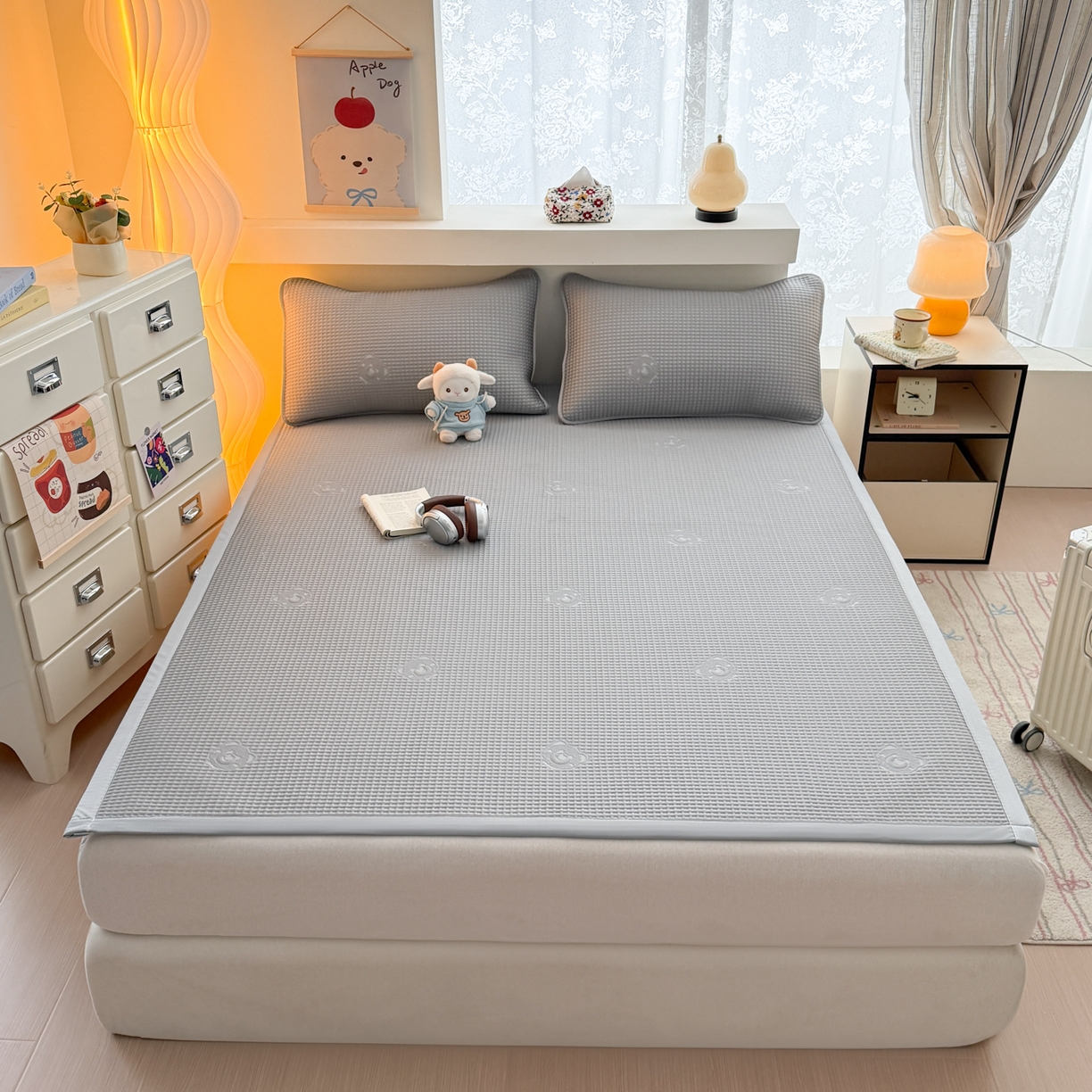 91家纺网 家纺一手货源 找家纺 欧邦 2026新款华夫格小熊系列凉感冰豆豆凉席款 小熊极致灰