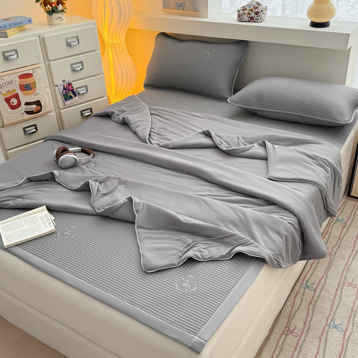 91家纺网 家纺一手货源 找家纺 欧邦 2026新款华夫格小熊系列凉感冰豆豆凉席款 小熊极致灰