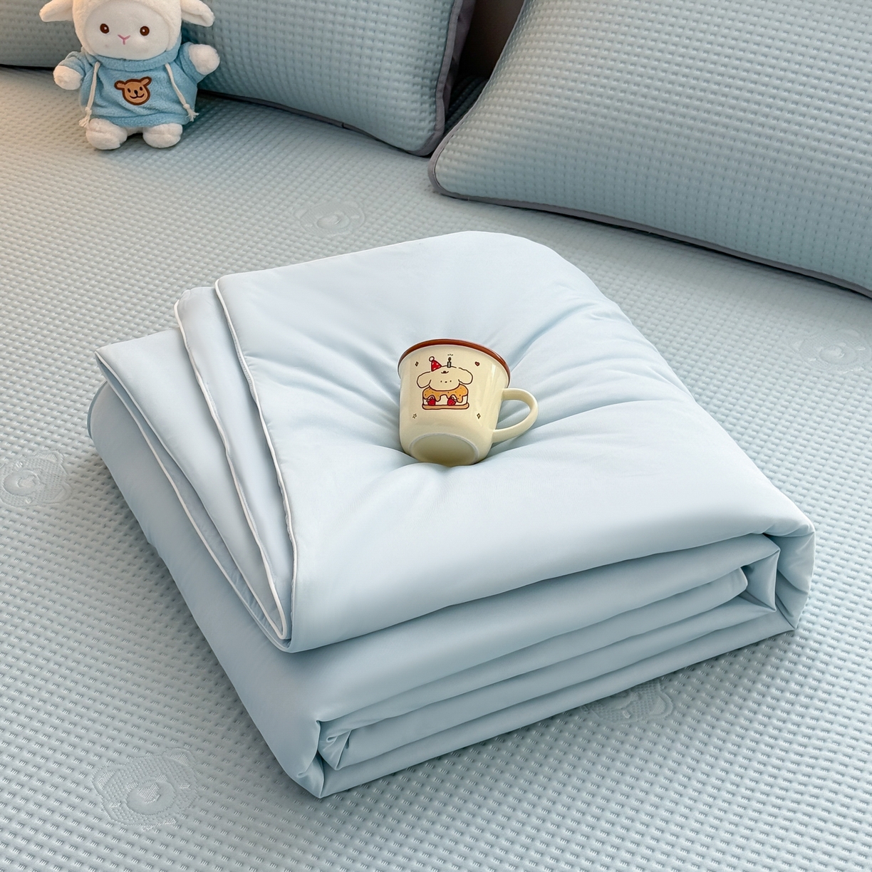 91家纺网 家纺一手货源 找家纺 欧邦 2026新款华夫格小熊系列凉感冰豆豆凉席款 小熊孔雀蓝