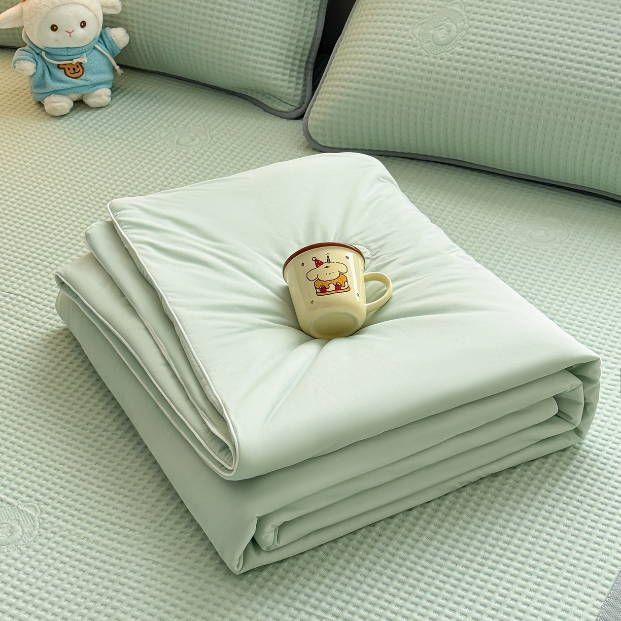 91家纺网 家纺一手货源 找家纺 欧邦 2026新款华夫格小熊系列凉感冰豆豆凉席款 小熊水绿