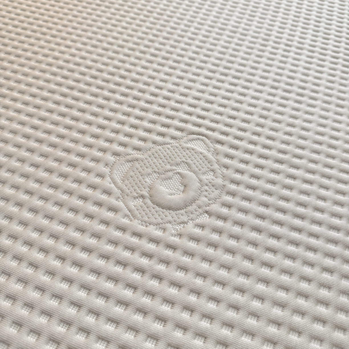 91家纺网 家纺一手货源 找家纺 欧邦 2026新款华夫格小熊系列凉感冰豆豆凉席款 小熊浅卡其