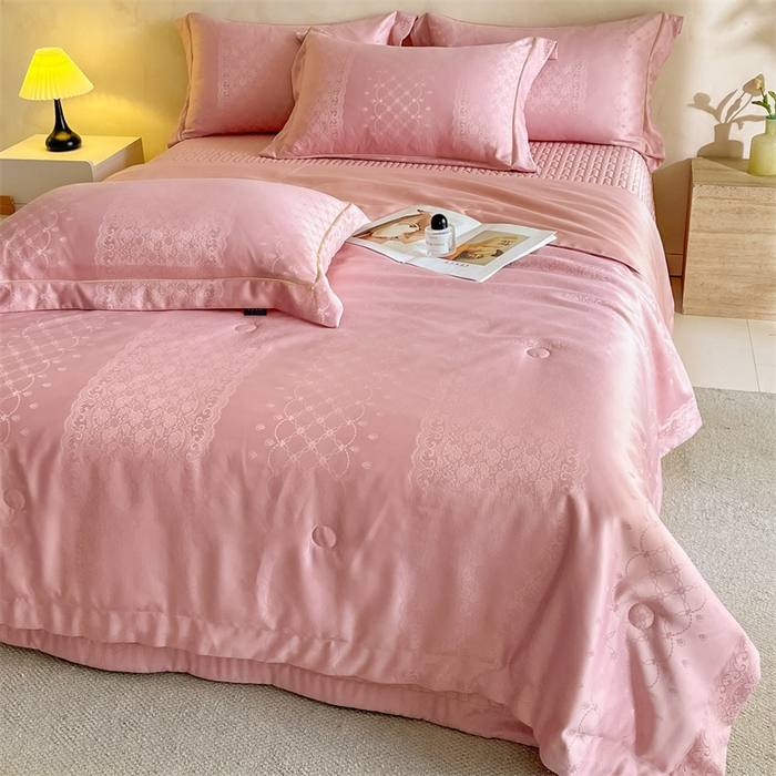 91家纺网 家纺一手货源 找家纺 大麦家纺 2026年高精密锦缎提花夏被四件套 梦网-粉