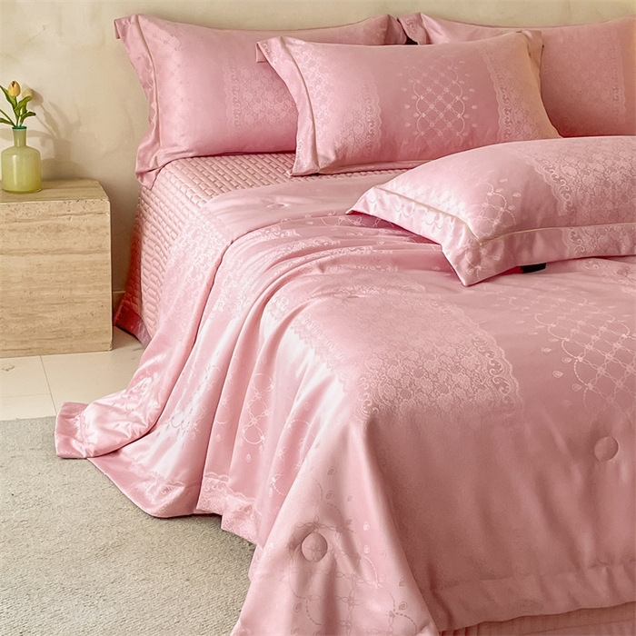 91家纺网 家纺一手货源 找家纺 大麦家纺 2026年高精密锦缎提花夏被四件套 梦网-粉