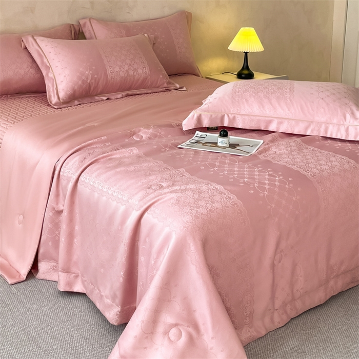 91家纺网 家纺一手货源 找家纺 大麦家纺 2026年高精密锦缎提花夏被四件套 梦网-粉