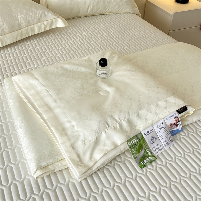 91家纺网 家纺一手货源 找家纺 大麦家纺 2026年高精密锦缎提花夏被四件套 梦网-米白