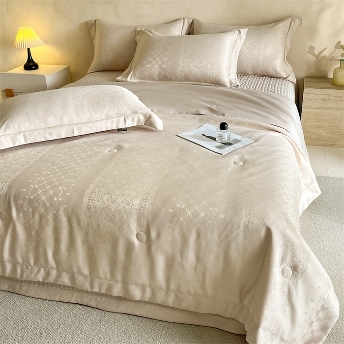 91家纺网 家纺一手货源 找家纺 大麦家纺 2026年高精密锦缎提花夏被四件套 梦网-米黄