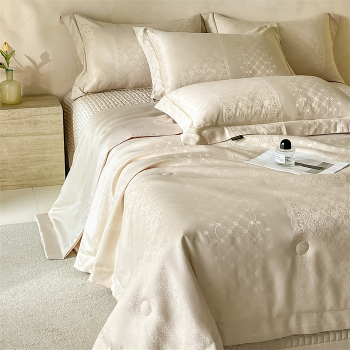 91家纺网 家纺一手货源 找家纺 大麦家纺 2026年高精密锦缎提花夏被四件套 梦网-米黄