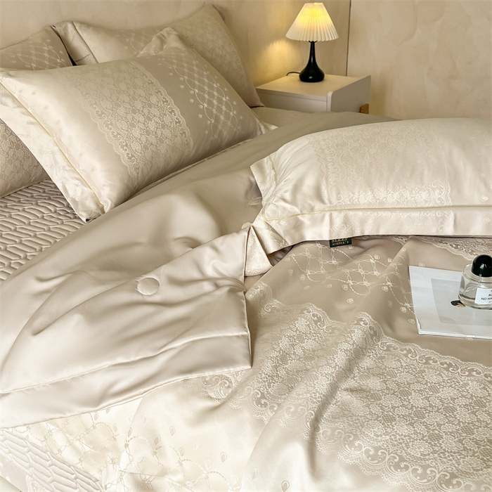 91家纺网 家纺一手货源 找家纺 大麦家纺 2026年高精密锦缎提花夏被四件套 梦网-米黄