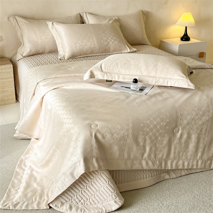 91家纺网 家纺一手货源 找家纺 大麦家纺 2026年高精密锦缎提花夏被四件套 梦网-米黄