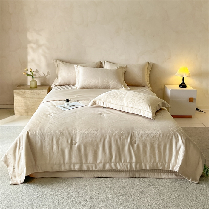 91家纺网 家纺一手货源 找家纺 大麦家纺 2026年高精密锦缎提花夏被四件套 梦网-米黄