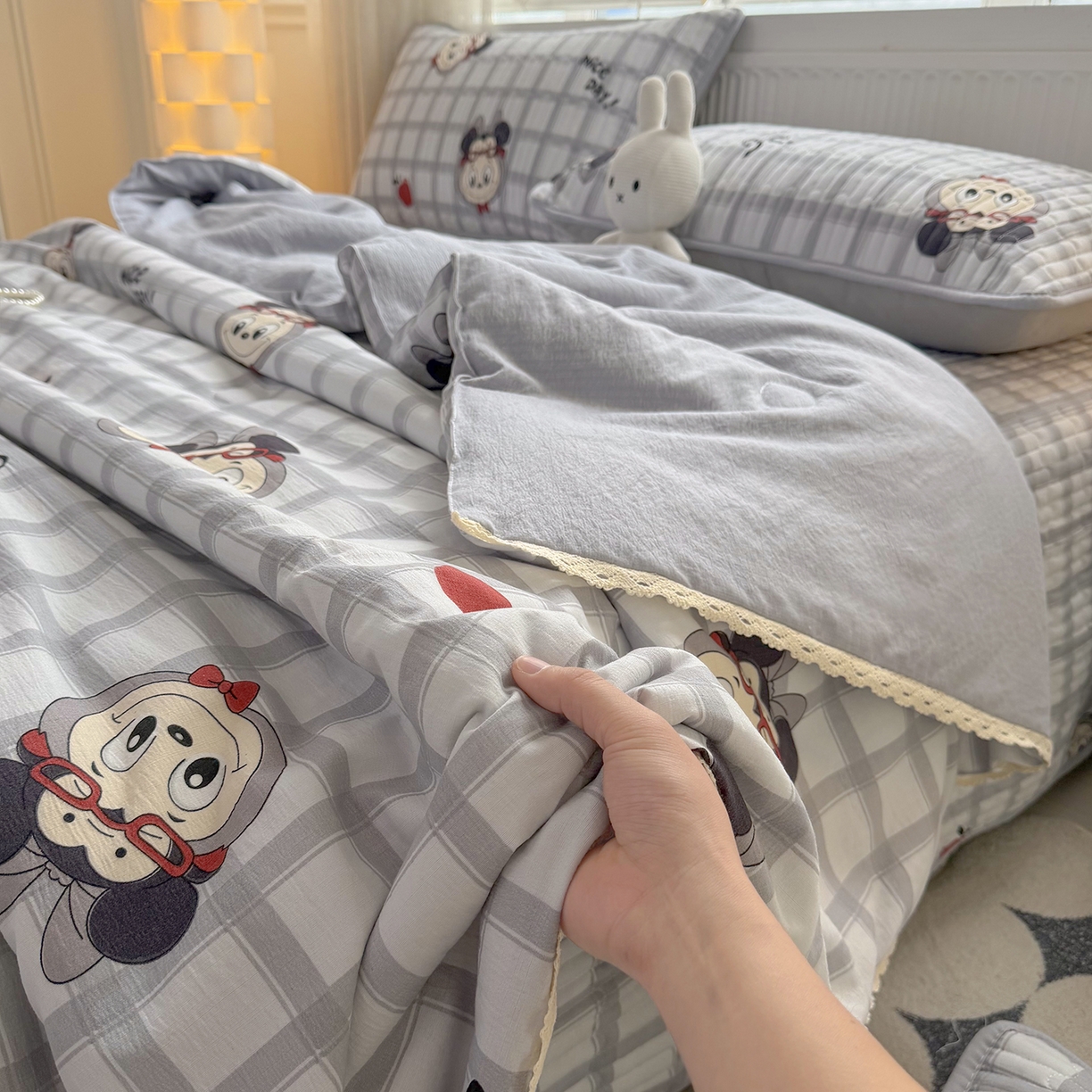 91家纺网 家纺一手货源 找家纺 悠米悠家 2026春夏新款木棉双层纱单夏被夏凉被空调被 萌趣LABUBU
