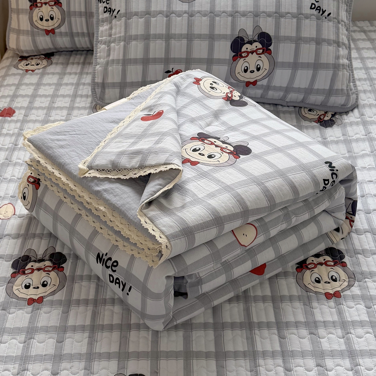 91家纺网 家纺一手货源 找家纺 悠米悠家 2026春夏新款木棉双层纱单夏被夏凉被空调被 萌趣LABUBU