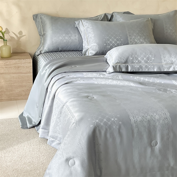 91家纺网 家纺一手货源 找家纺 大麦家纺 2026年高精密锦缎提花夏被四件套 梦网-浅灰