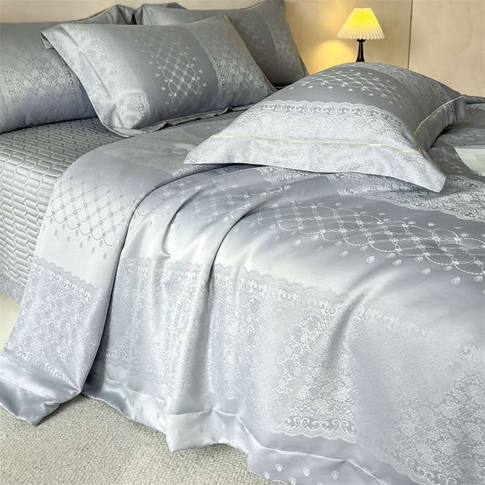 91家纺网 家纺一手货源 找家纺 大麦家纺 2026年高精密锦缎提花夏被四件套 梦网-浅灰