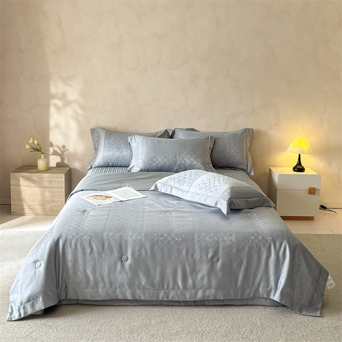 91家纺网 家纺一手货源 找家纺 大麦家纺 2026年高精密锦缎提花夏被四件套 梦网-浅灰
