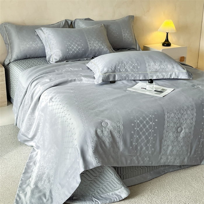 91家纺网 家纺一手货源 找家纺 大麦家纺 2026年高精密锦缎提花夏被四件套 梦网-浅灰