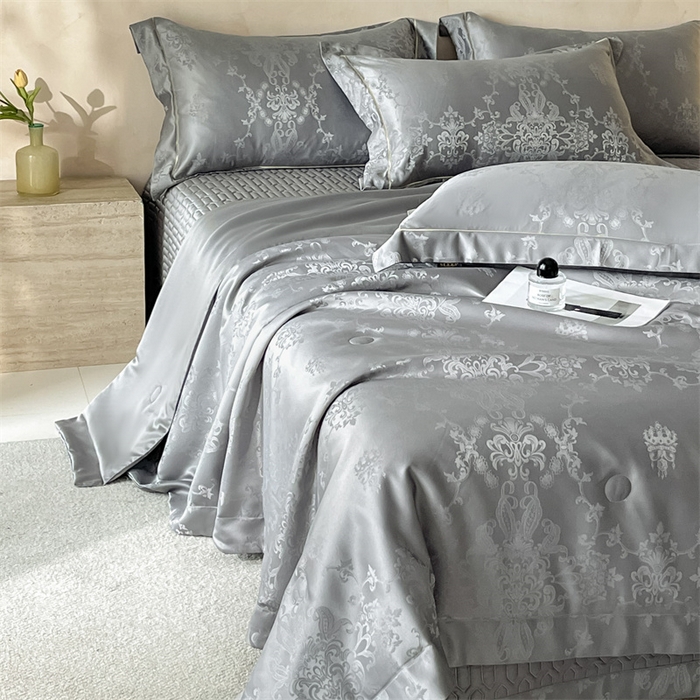 91家纺网 家纺一手货源 找家纺 大麦家纺 2026年高精密锦缎提花夏被四件套 密锁-浅灰