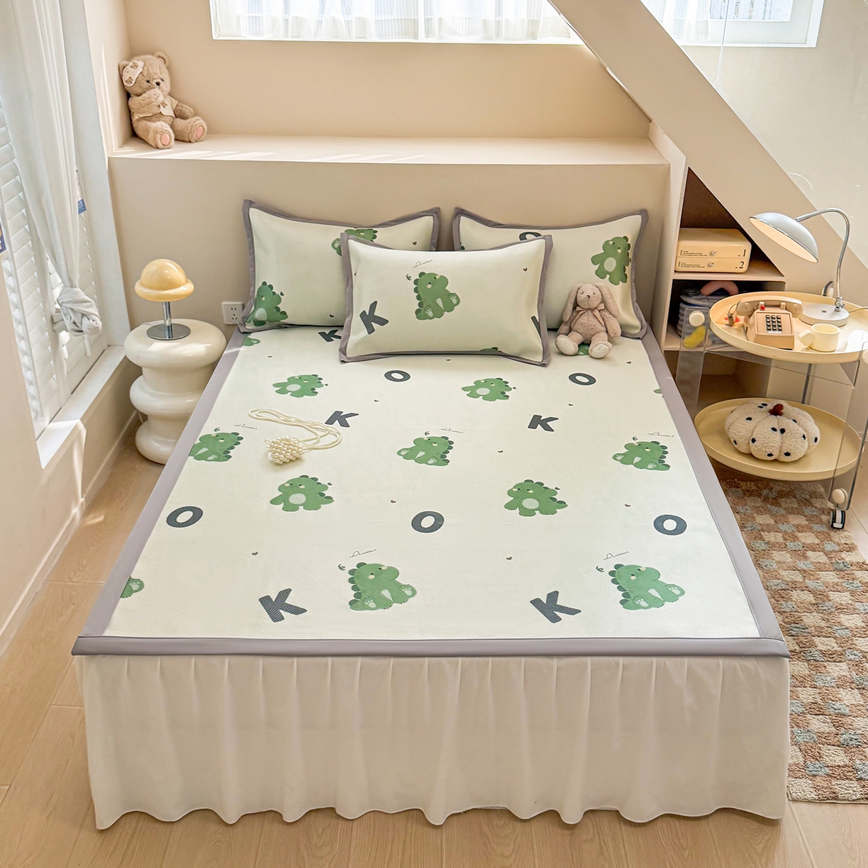 91家纺网 家纺一手货源 找家纺 懒猫家纺 2026春夏新款600D数码印花冰藤凉席席子-床席款 小恐龙怪兽