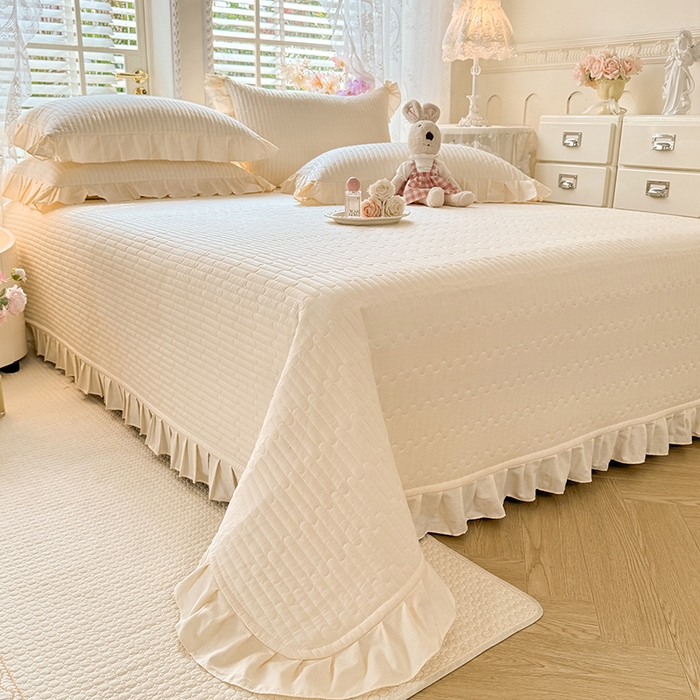 91家纺网 家纺一手货源 找家纺 （总）花香四季家纺 2026新款13376全棉夹棉床盖三件套13372纯棉纯色床盖花边公主风（可定制任意尺寸）