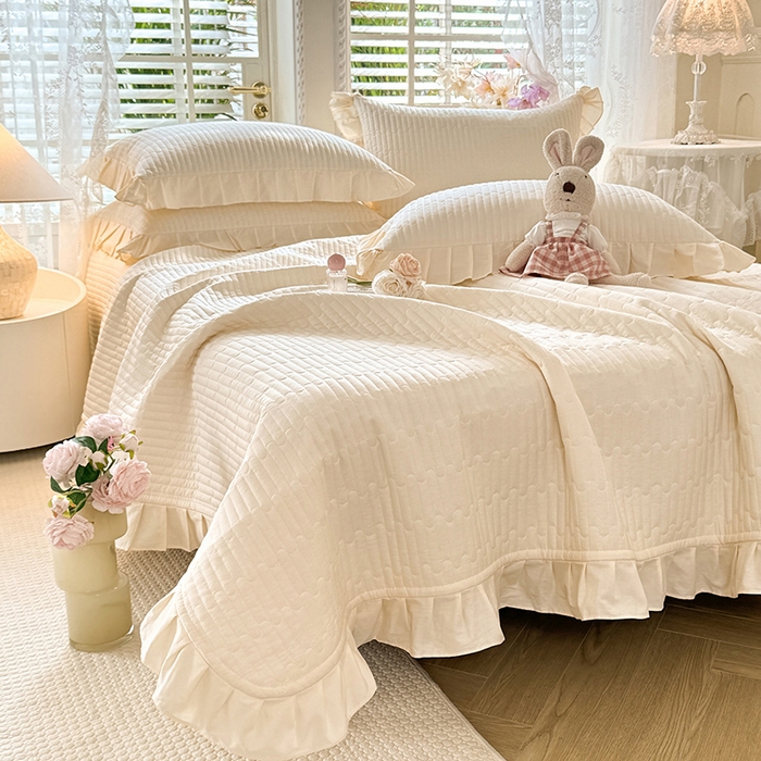 91家纺网 家纺一手货源 找家纺 （总）花香四季家纺 2026新款13376全棉夹棉床盖三件套13372纯棉纯色床盖花边公主风（可定制任意尺寸）