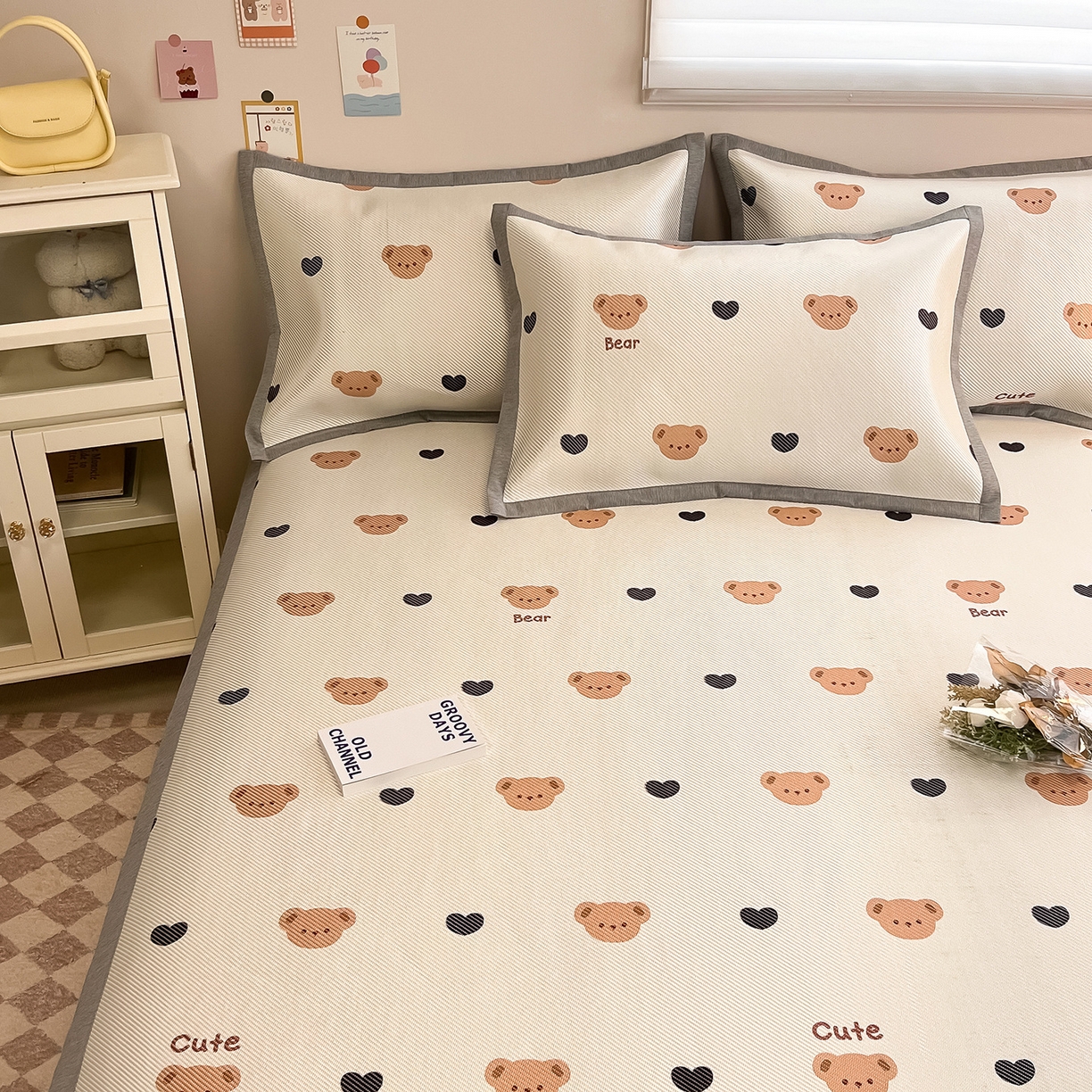 91家纺网 家纺一手货源 找家纺 懒猫家纺 2026春夏新款600D数码印花冰藤凉席席子-床席款 小熊仔