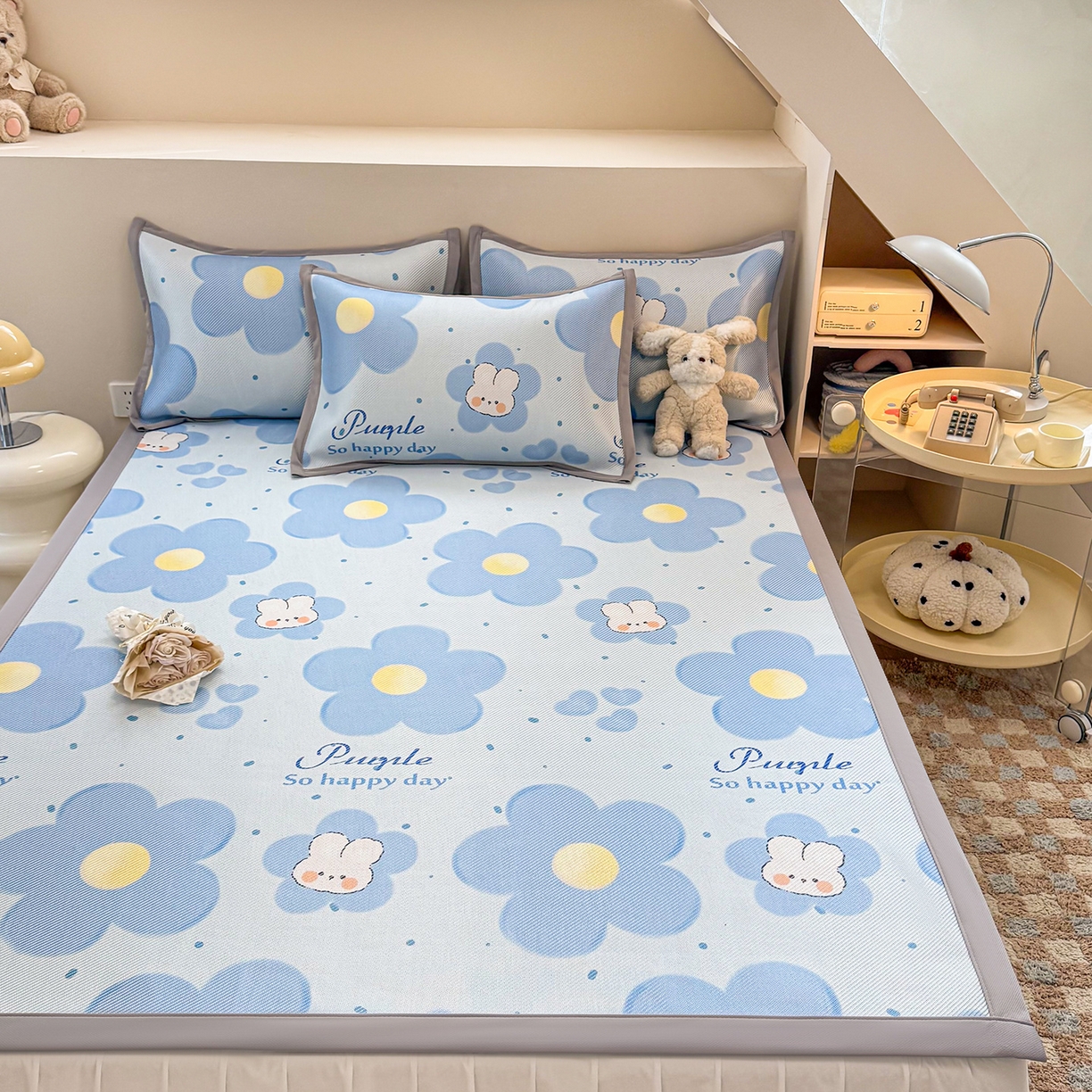 91家纺网 家纺一手货源 找家纺 懒猫家纺 2026春夏新款600D数码印花冰藤凉席席子-床席款 兔兔花开