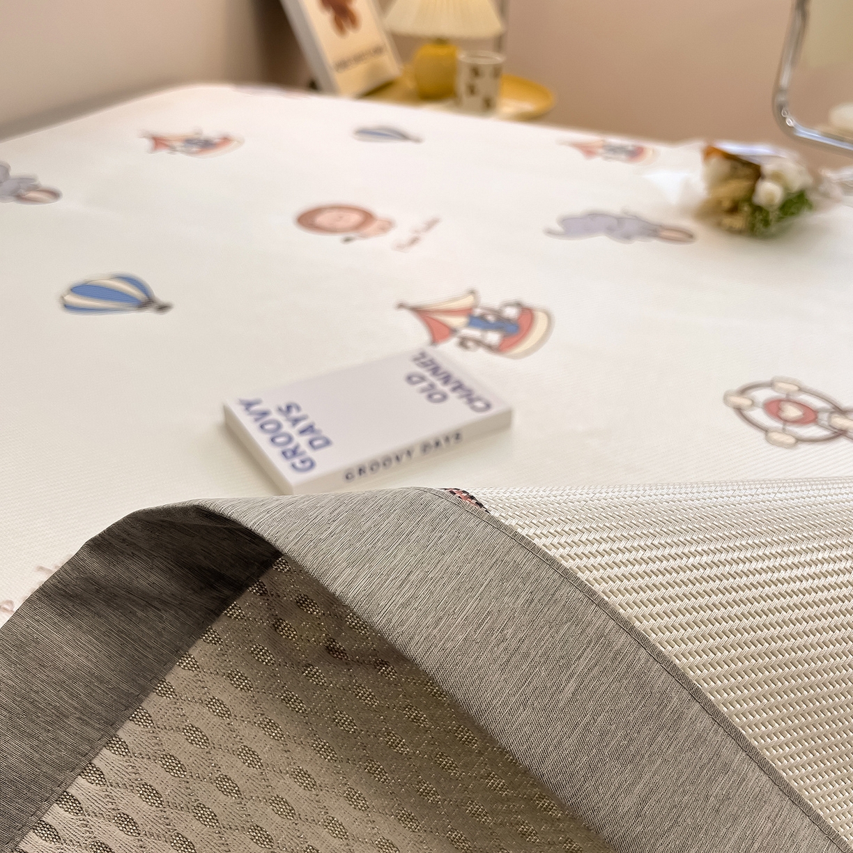 91家纺网 家纺一手货源 找家纺 懒猫家纺 2026春夏新款600D数码印花冰藤凉席席子-床席款 游乐园