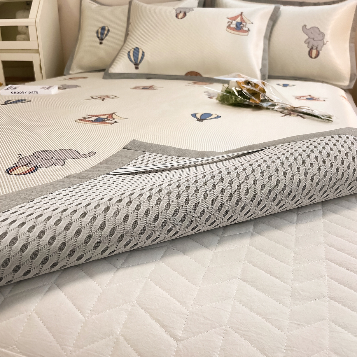 91家纺网 家纺一手货源 找家纺 懒猫家纺 2026春夏新款600D数码印花冰藤凉席席子-床席款 游乐园