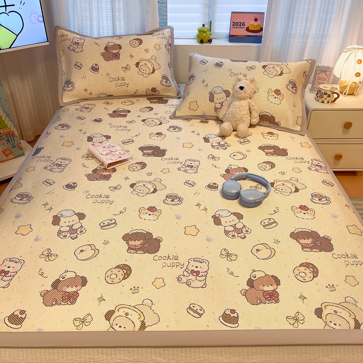 91家纺网 家纺一手货源 找家纺 懒猫家纺 2026春夏新款600D数码印花冰藤凉席席子-床席款 曲奇小狗