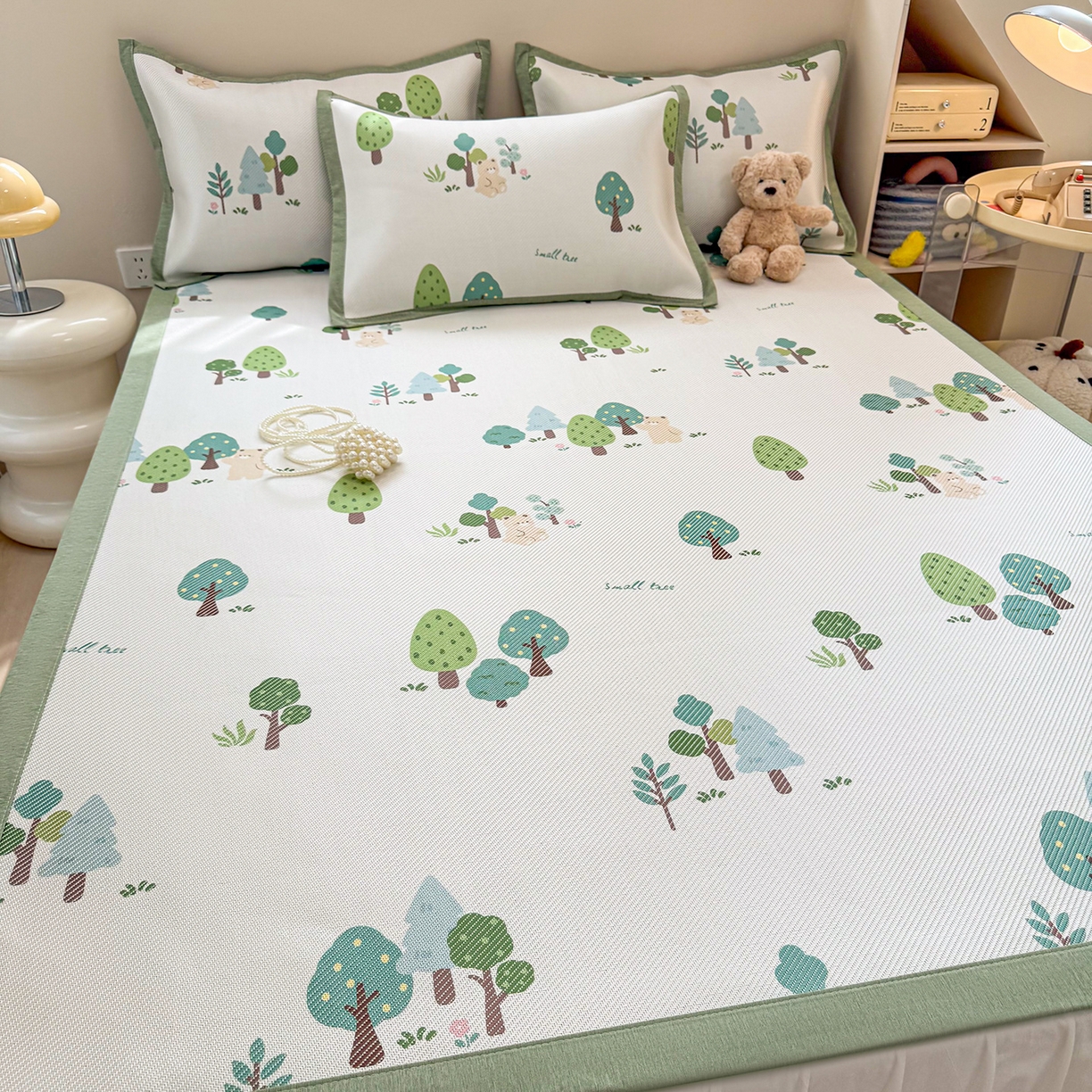 91家纺网 家纺一手货源 找家纺 懒猫家纺 2026春夏新款600D数码印花冰藤凉席席子-床席款 森林小熊