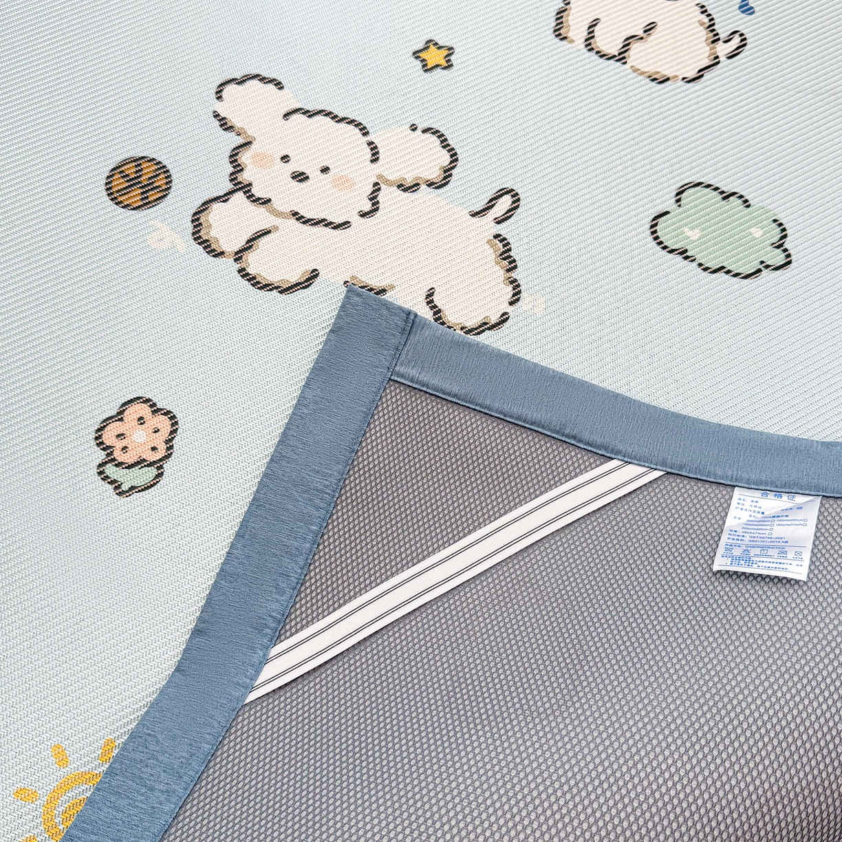 91家纺网 家纺一手货源 找家纺 懒猫家纺 2026春夏新款600D数码印花冰藤凉席席子-床席款 玩耍小狗-蓝