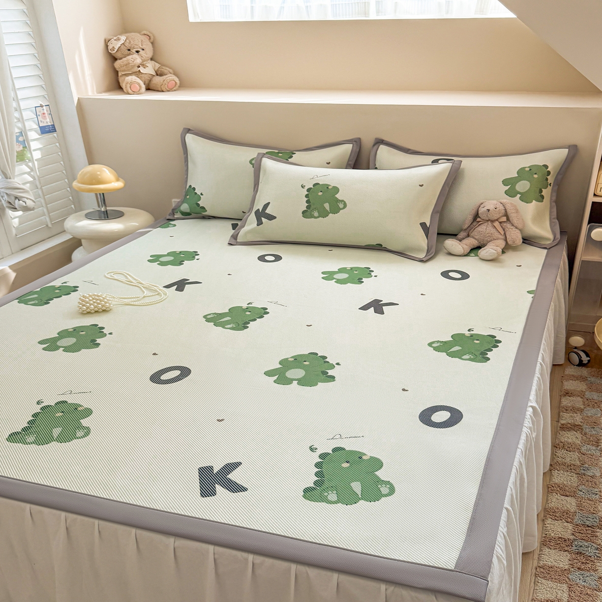 91家纺网 家纺一手货源 找家纺 懒猫家纺 2026春夏新款600D数码印花冰藤凉席席子-床席款 小恐龙怪兽