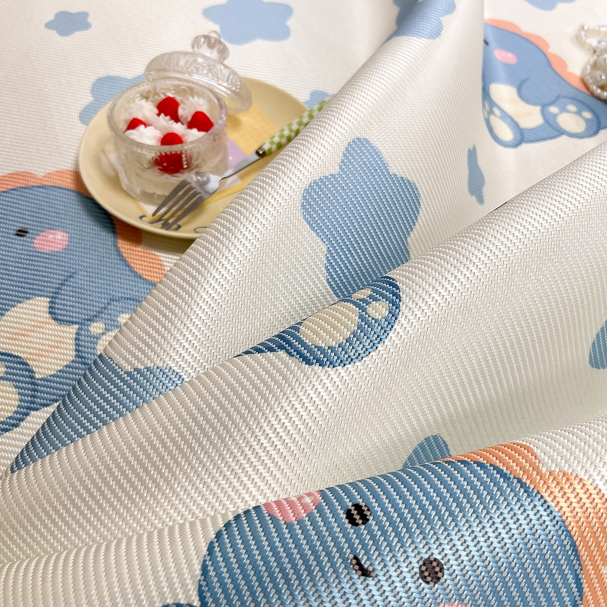 91家纺网 家纺一手货源 找家纺 懒猫家纺 2026春夏新款600D数码印花冰藤凉席席子-床席款 小恐龙