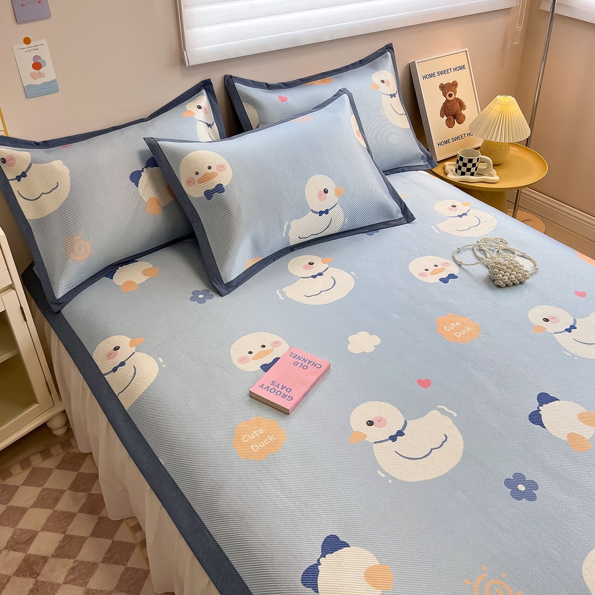 91家纺网 家纺一手货源 找家纺 懒猫家纺 2026春夏新款600D数码印花冰藤凉席席子-床席款 小鸭子