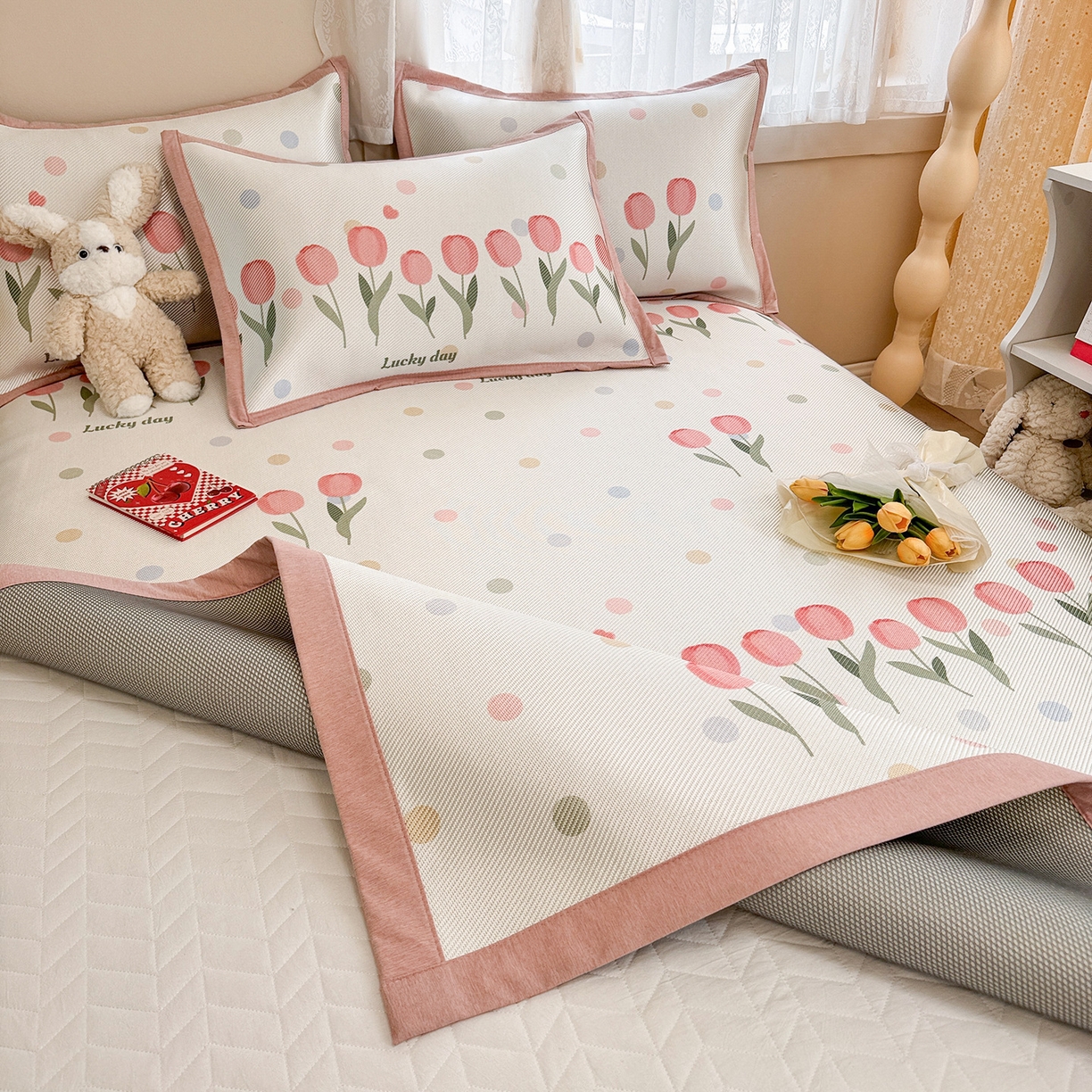 91家纺网 家纺一手货源 找家纺 懒猫家纺 2026春夏新款600D数码印花冰藤凉席席子-床席款 浪漫郁金香