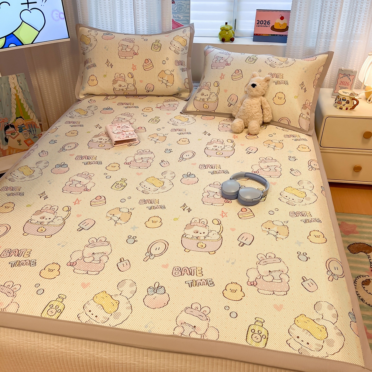 91家纺网 家纺一手货源 找家纺 懒猫家纺 2026春夏新款600D数码印花冰藤凉席席子-床席款 小猫泡泡浴