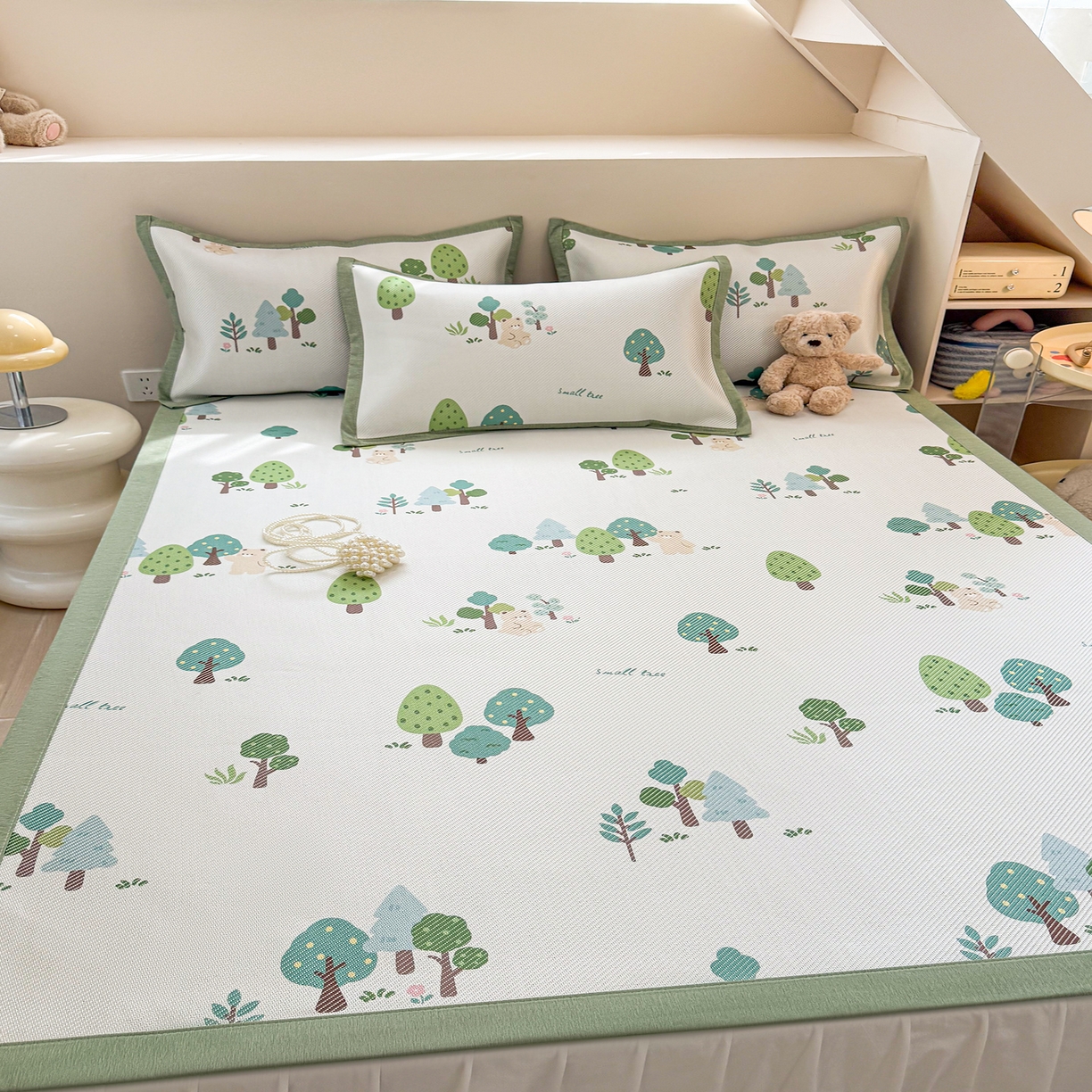 91家纺网 家纺一手货源 找家纺 懒猫家纺 2026春夏新款600D数码印花冰藤凉席席子-床席款 森林小熊